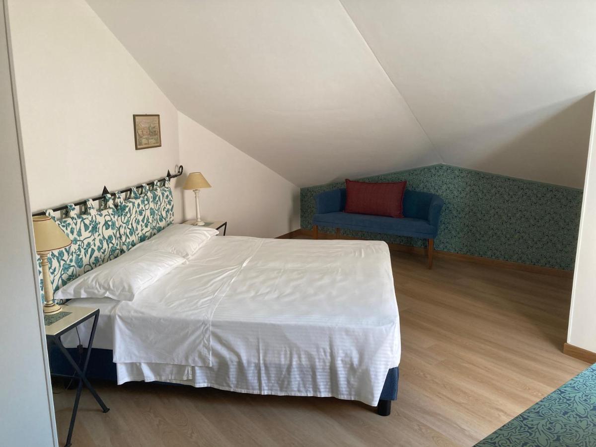 Hostellerie Du Golf Pecetto Bagian luar foto