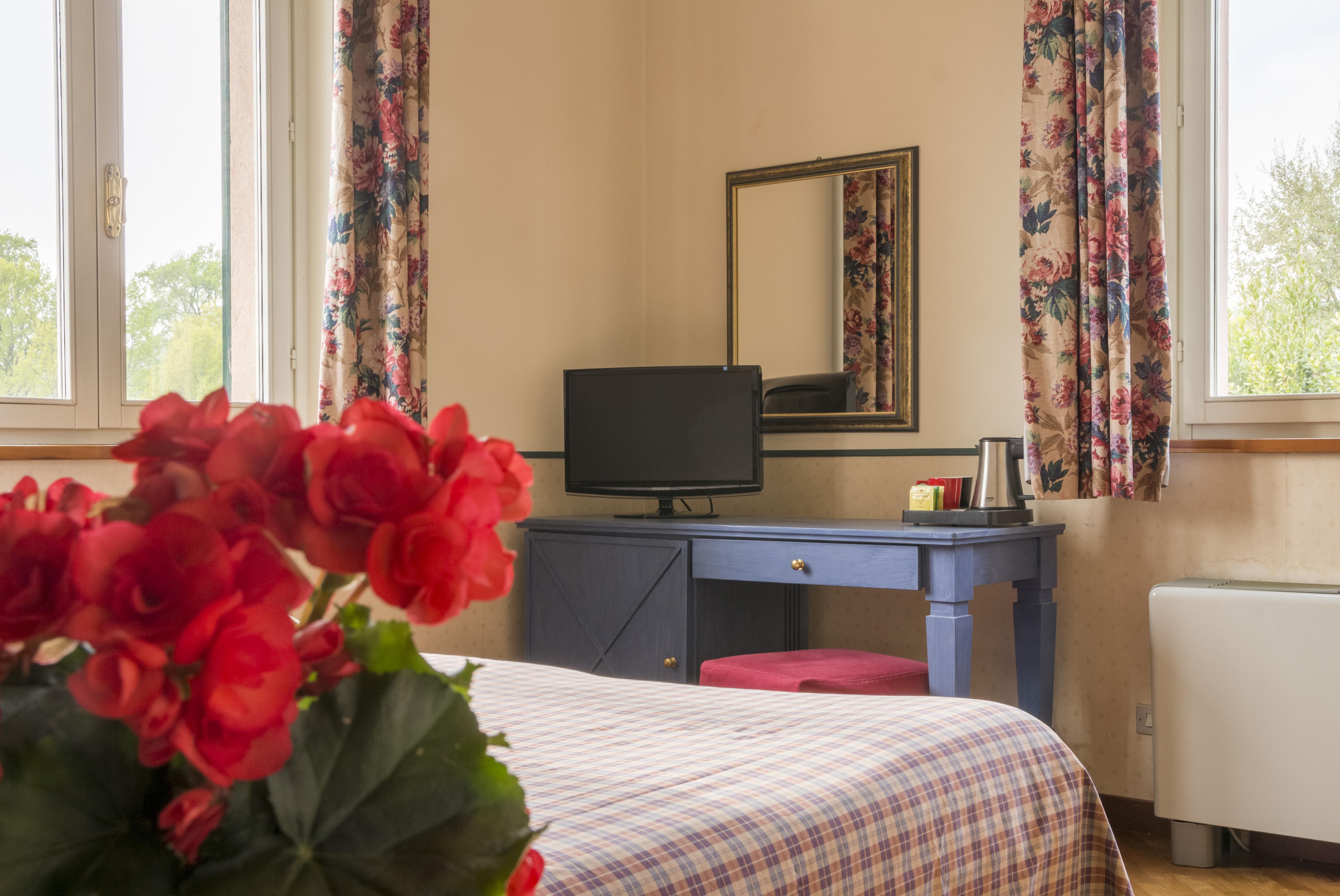 Hostellerie Du Golf Pecetto Bagian luar foto