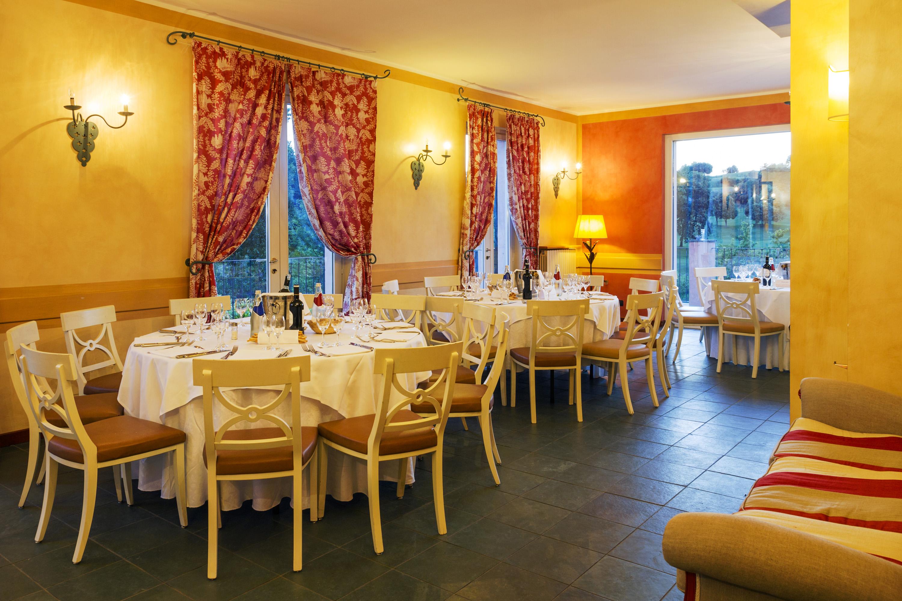 Hostellerie Du Golf Pecetto Bagian luar foto