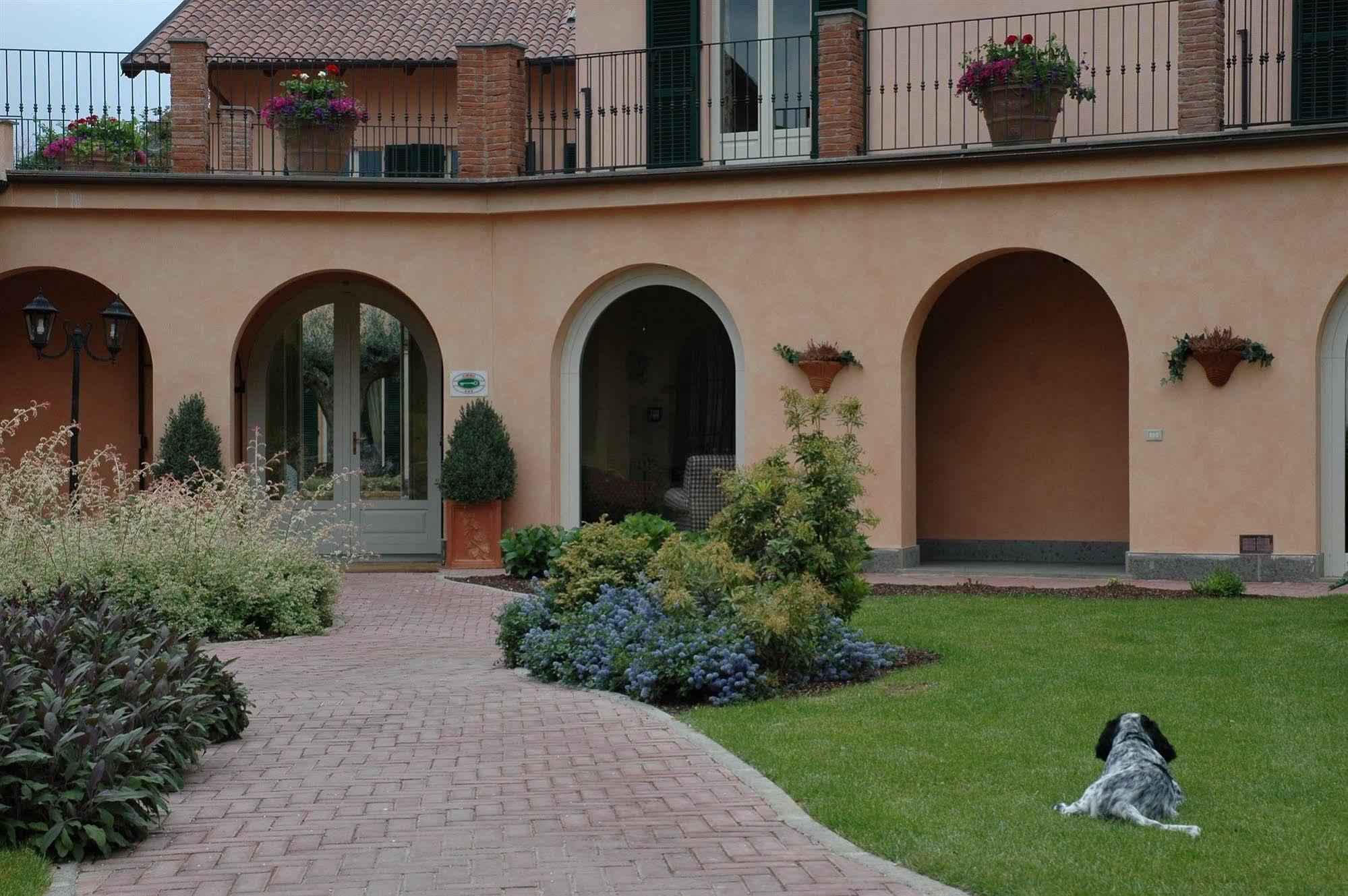 Hostellerie Du Golf Pecetto Bagian luar foto