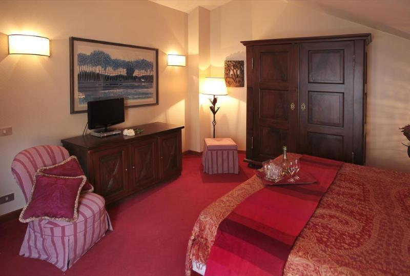 Hostellerie Du Golf Pecetto Bagian luar foto