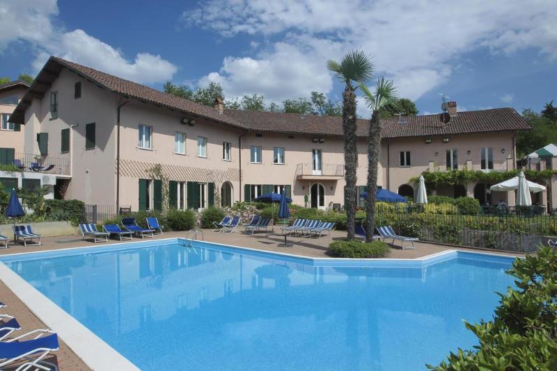 Hostellerie Du Golf Pecetto Bagian luar foto